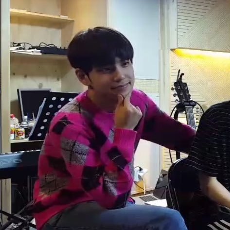 스누피 짹에 올라온건데 데이식스 핑크니트 생각났어 | 인스티즈