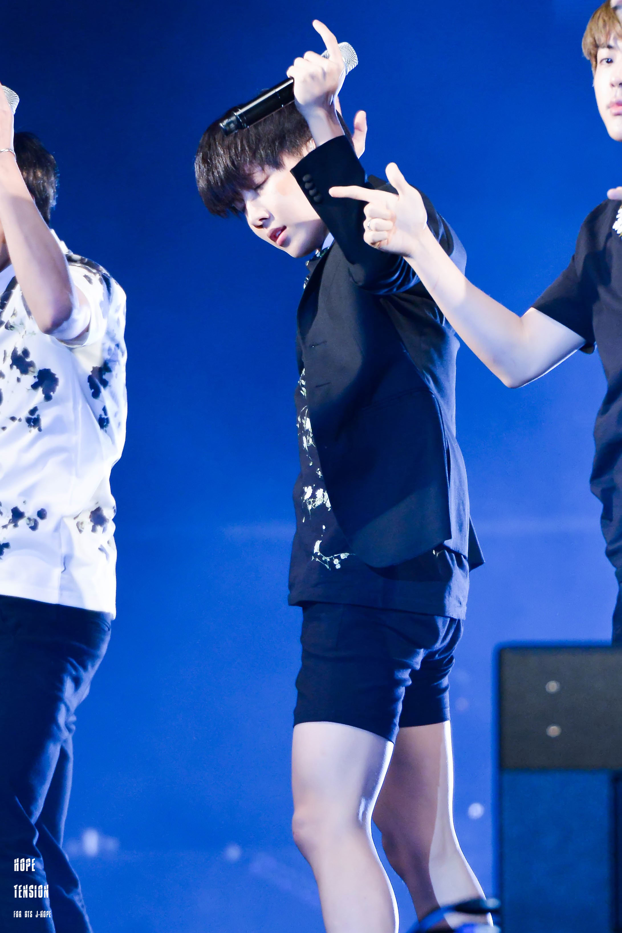 빅히트 방탄코디 김성현씨 제이홉에게 반바지와 긴 양말을 자주 입혀주세요 | 인스티즈