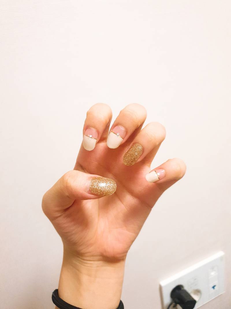 쓰니 네일 스티커 처음 붙여봤다!!! 4040 | 인스티즈