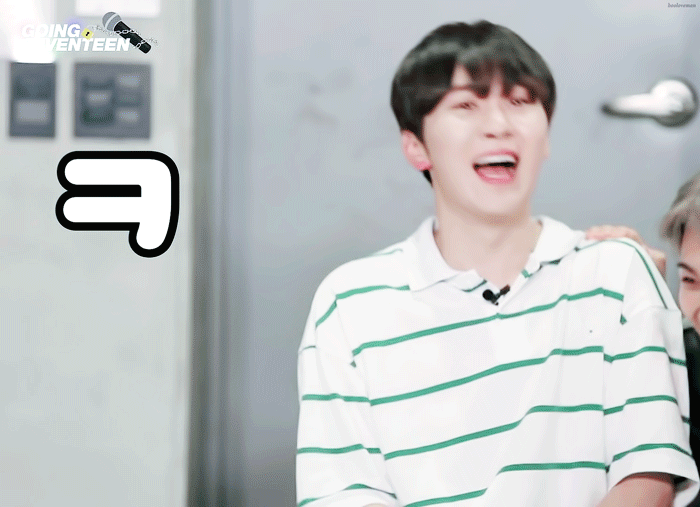 웃다가 의자에서 떨어지는 거 보니까 정말 행복했구나 승관아 | 인스티즈