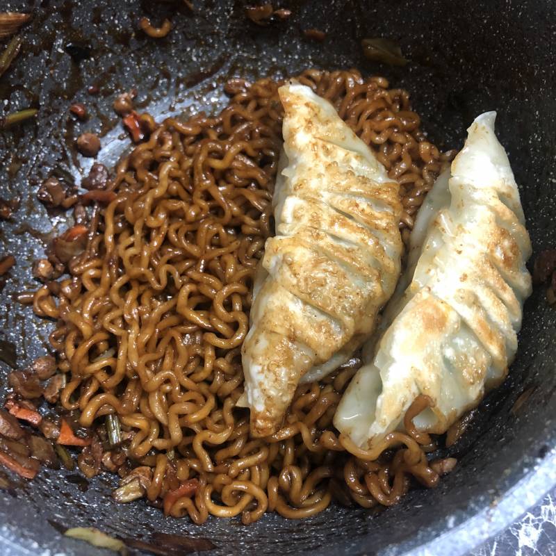 짜파구리먹고파서 해먹었는데 줄지않는다... 얘들아 같이먹자 | 인스티즈