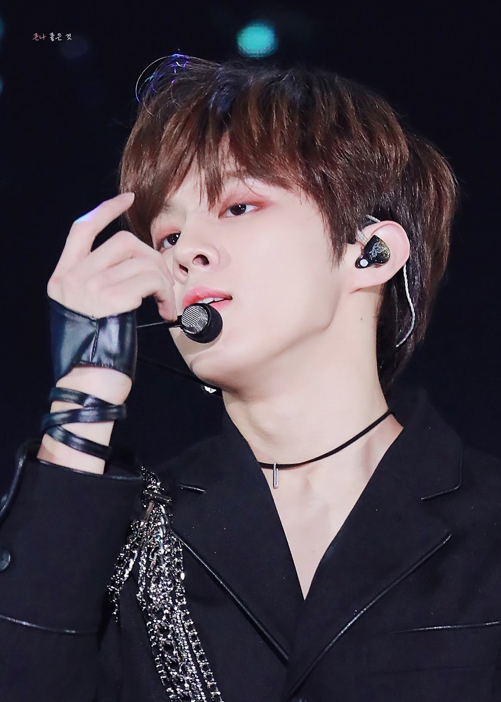 대충 김우석 보고싶어서 짤털 | 인스티즈