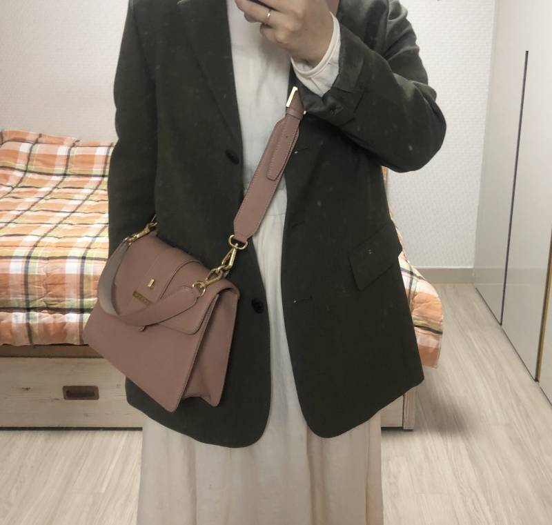 가방 무슨색 맬까? | 인스티즈