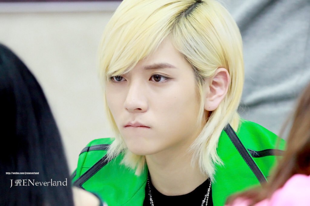 직원이 비오는 날에 우산 던지고 달려와서 너한테서 후광을 봤다며 캐스팅한 아이돌의 데뷔전 비주얼 | 인스티즈