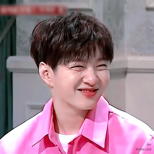 이창섭 맨날 이렇게 웃으니까 눈두덩이가 빵빵하지... | 인스티즈