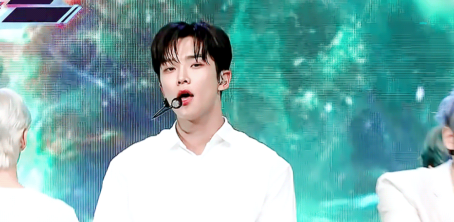 로운 너무 잘생겼어....진짜 찐 용안.... | 인스티즈