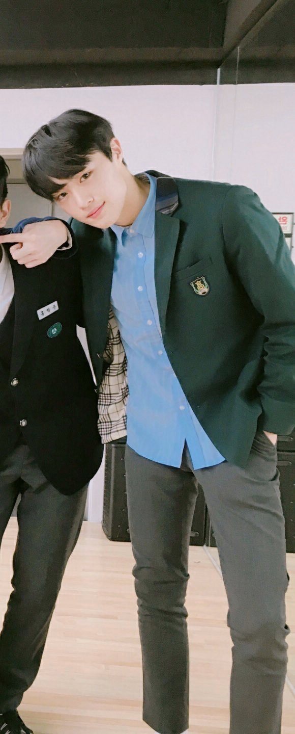 잘생기고 키크고 귀엽고 춤 잘추고 애교 많고 귀여워 | 인스티즈