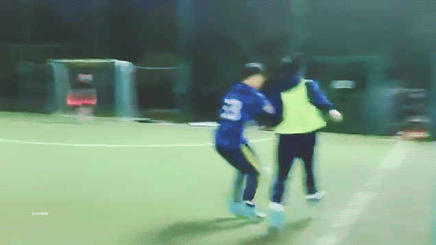 김재환 그물에 걸린 생선 ㄹㅇ 아무리 봐도 웃겨 | 인스티즈