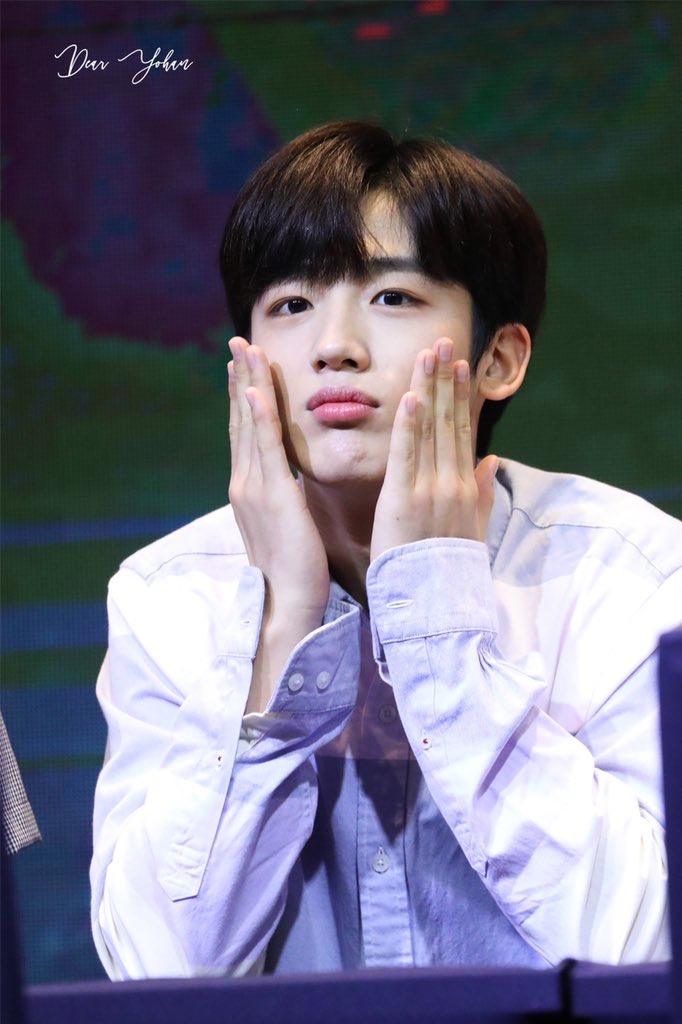 김요한 아기해달 사진 또 나왔어...... ; | 인스티즈