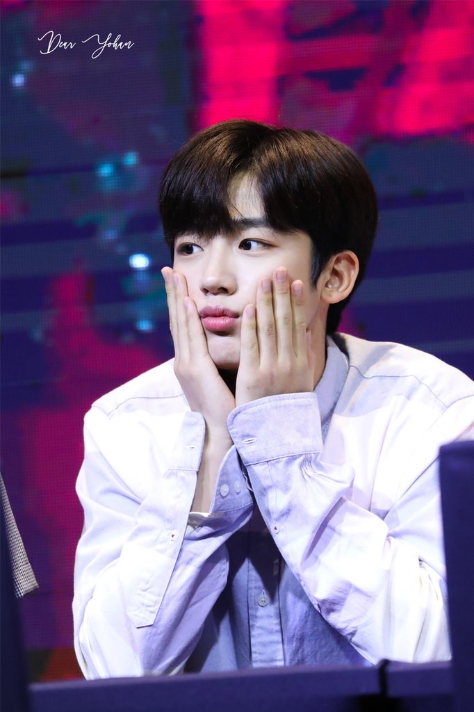 김요한 아기해달 사진 또 나왔어...... ; | 인스티즈