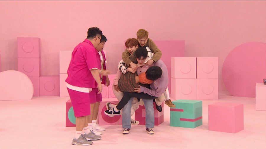 간혹 다섯명 단체로 이상한거 하는 뉴이스트 | 인스티즈