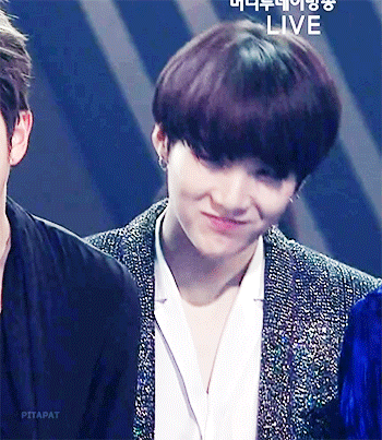 방탄 슈가 진짜 흑발 잘어울리는 것 같아 | 인스티즈