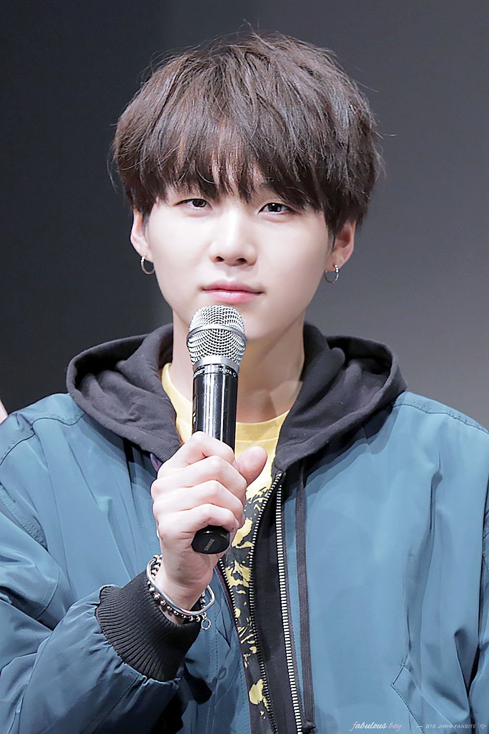 방탄 슈가 진짜 흑발 잘어울리는 것 같아 | 인스티즈