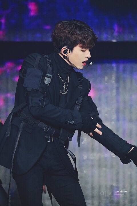 최근 아이돌 사이에서 유행중인것 같은 의상.jpg | 인스티즈