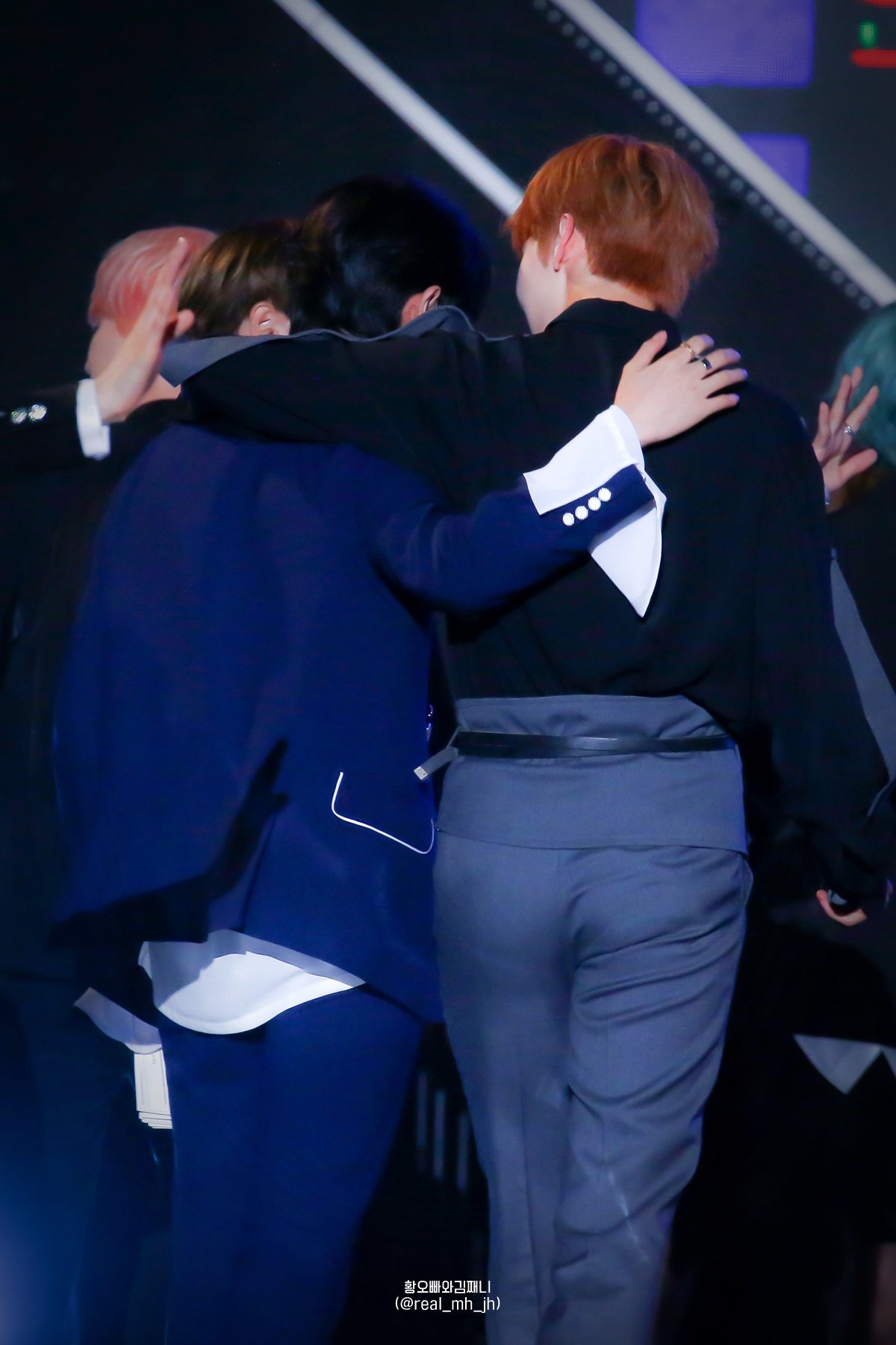 ㄱ 귓속말 한 다음에 광대 올라가는거 (년짼 | 인스티즈