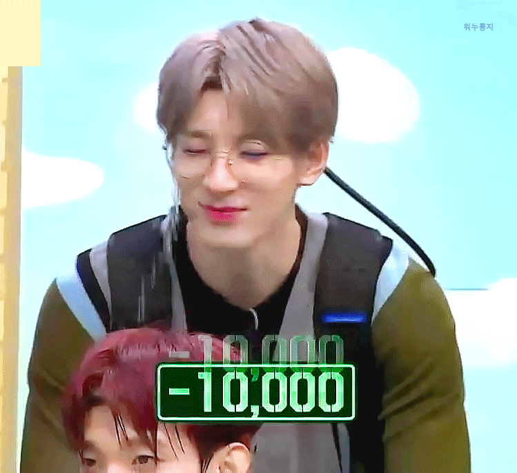 플레이어에서 물 맞는 짤인데 진짜 진짜 너무 귀엽네 | 인스티즈