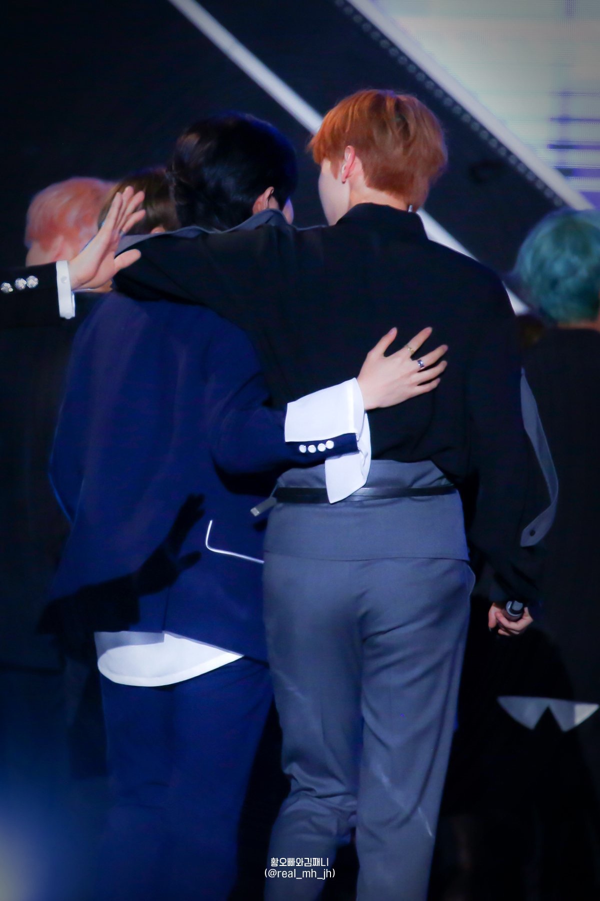 ㄱ 귓속말 한 다음에 광대 올라가는거 (년짼 | 인스티즈