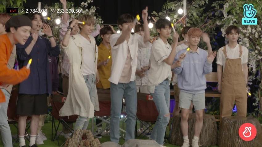 어닠ㅋㅋ황윤성 프엑브이앱때 왜 혼자 이러고잇엍ㅋㅋㅋ | 인스티즈