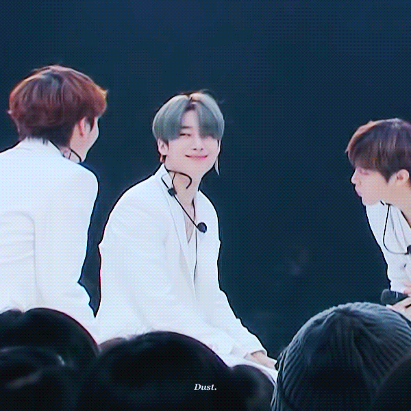 이날만 보면 한승우 김우석 유독 몽글몽글해져 | 인스티즈