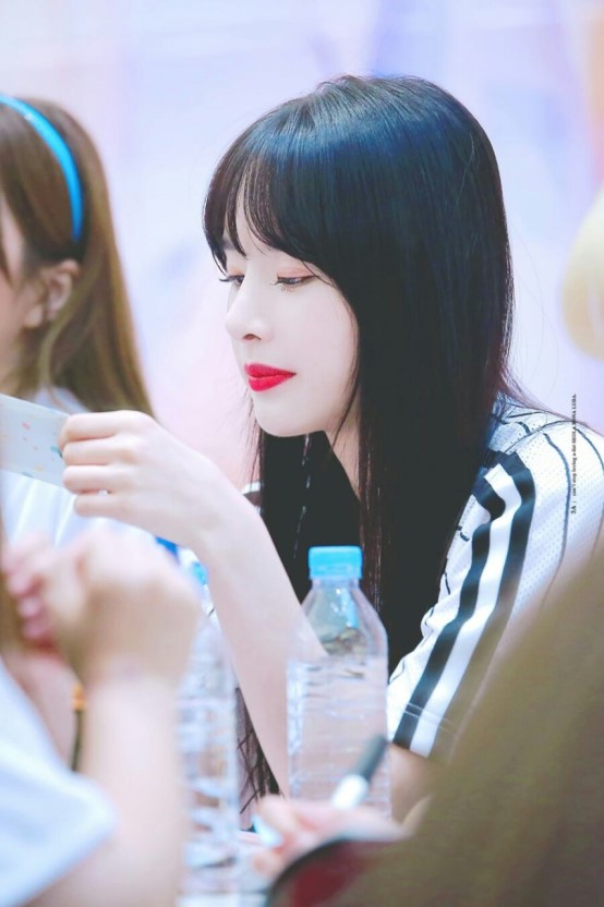 설아는 진짜 흰검빨 인간이다.. | 인스티즈