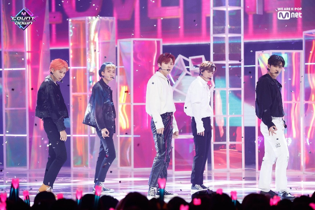 뉴이스트 하트 응원봉 좀 봐ㅠㅠㅠㅠㅠㅠㅠㅠㅠㅠㅠㅠㅠㅠㅠㅠㅠㅠㅠㅠ | 인스티즈