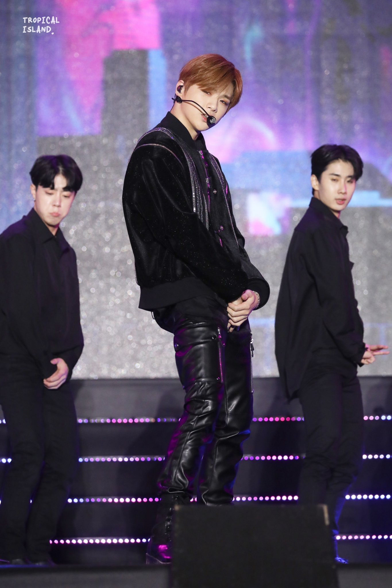 어제 강다니엘 가죽바지 입었다고 실트 올랐길래 봤는데 | 인스티즈