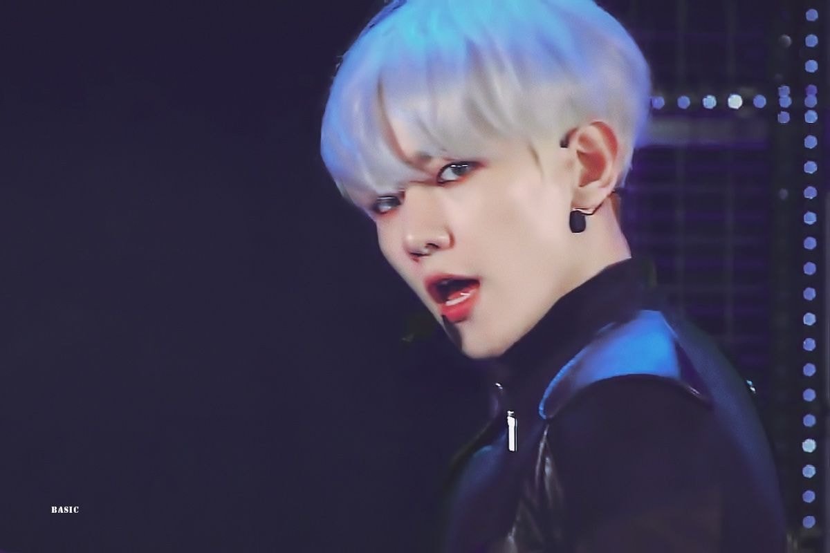 백현의 실종된 3년의 시간을 찾습니다... | 인스티즈