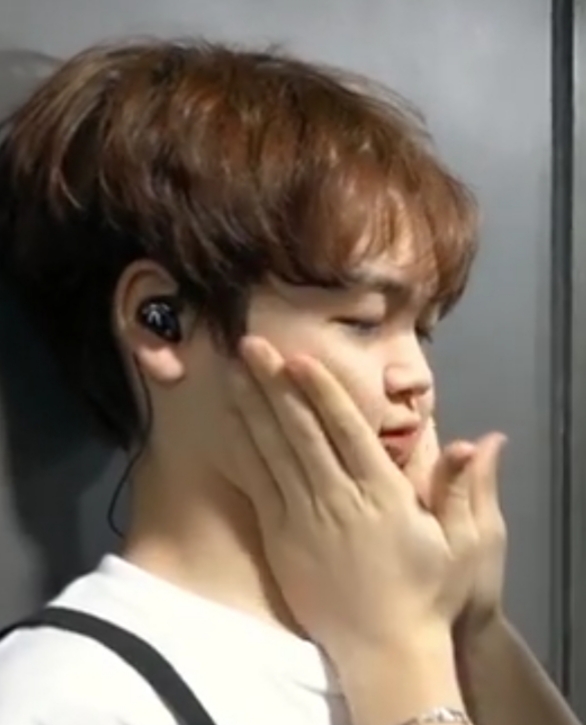 형준이볼찐하게 쓰다듬고 구치소가겠습니다 | 인스티즈