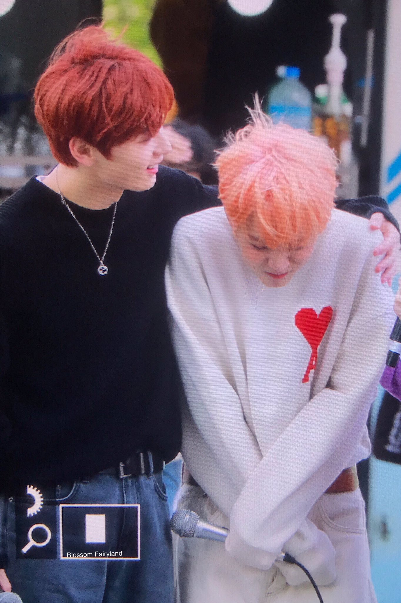 뉴이스트 미니팬미팅에서 팬들이 밍기 추워? 추워? | 인스티즈