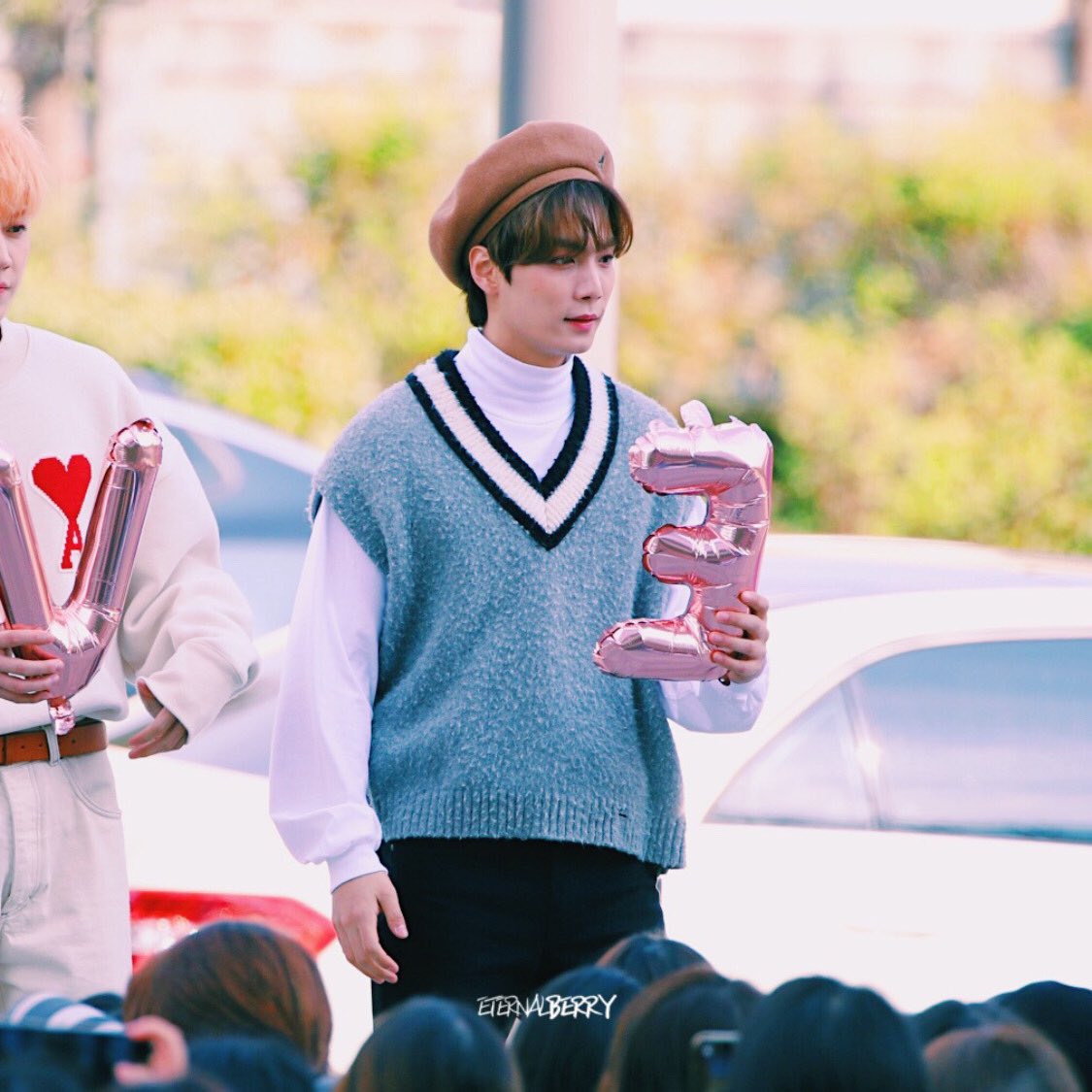 뉴이스트한테 LOVE ME 들라고 했는데 투현즈가 왜이랰ㅋㅋㅋㅋㅋㅋㅋㅋㅋㅋ | 인스티즈