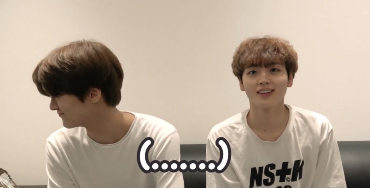 아이돌들 중에 어색한 사이 이렇게 티나는거 처음이얔ㅋㅋㅋㅋㅋㅋㅋㅋㅋㅋㅋㅋㅋㅋㅋㅋㅋㅋㅋㅋㅋㅋㅋㅋㅋㅋ | 인스티즈