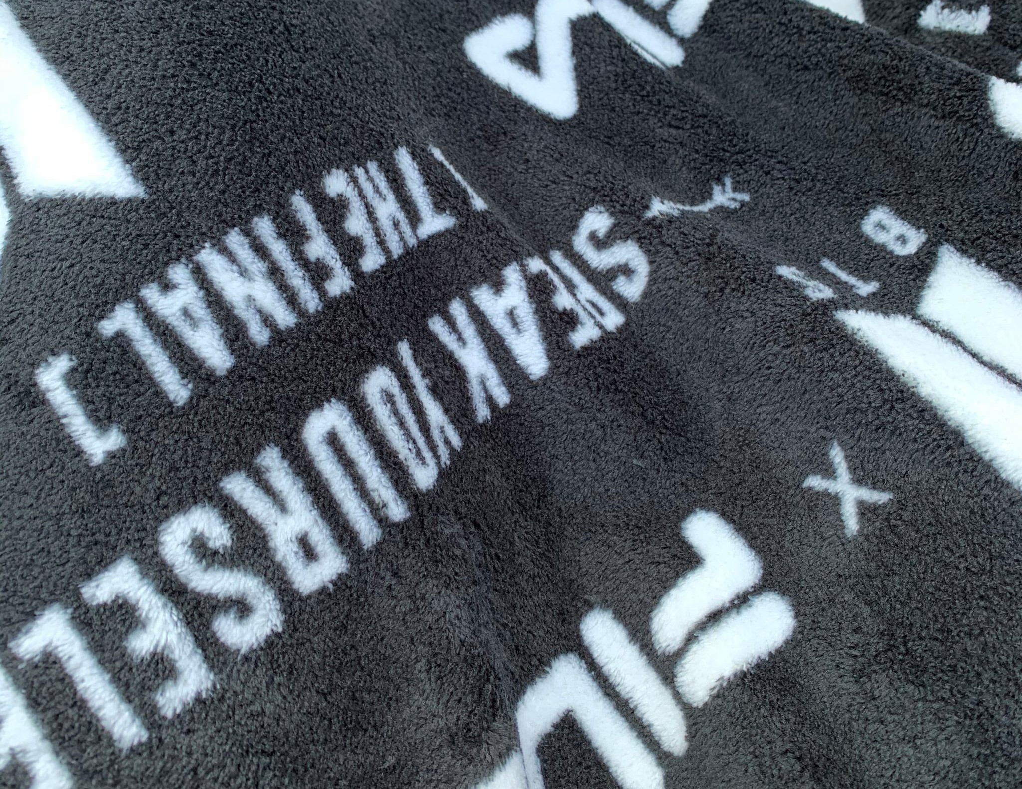 휠라는 이제 방탄팬들한테 혼날 일만 남았구나ㅋㅋㅋㅋ | 인스티즈