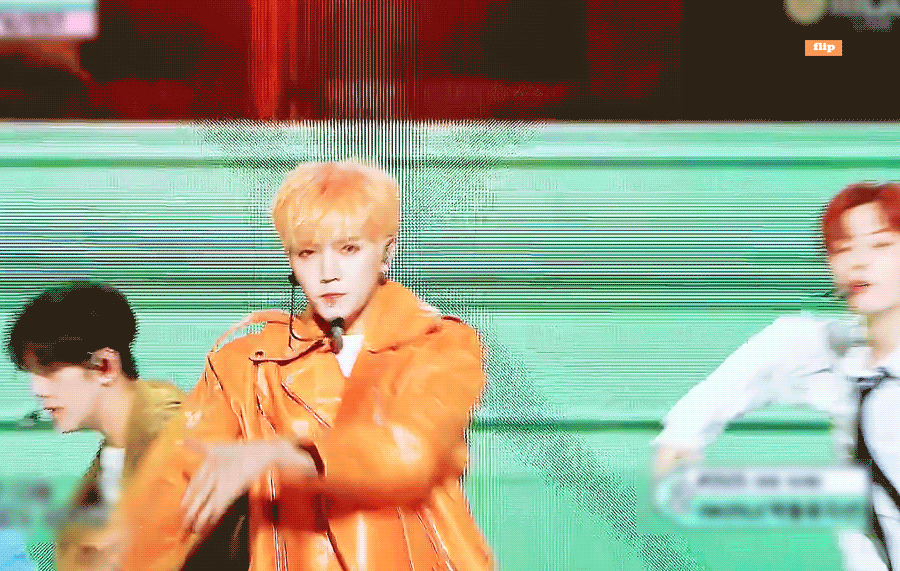 자몽색헤어 진한주황색가죽자켓 손바닥반지?? 너무 과하나? | 인스티즈