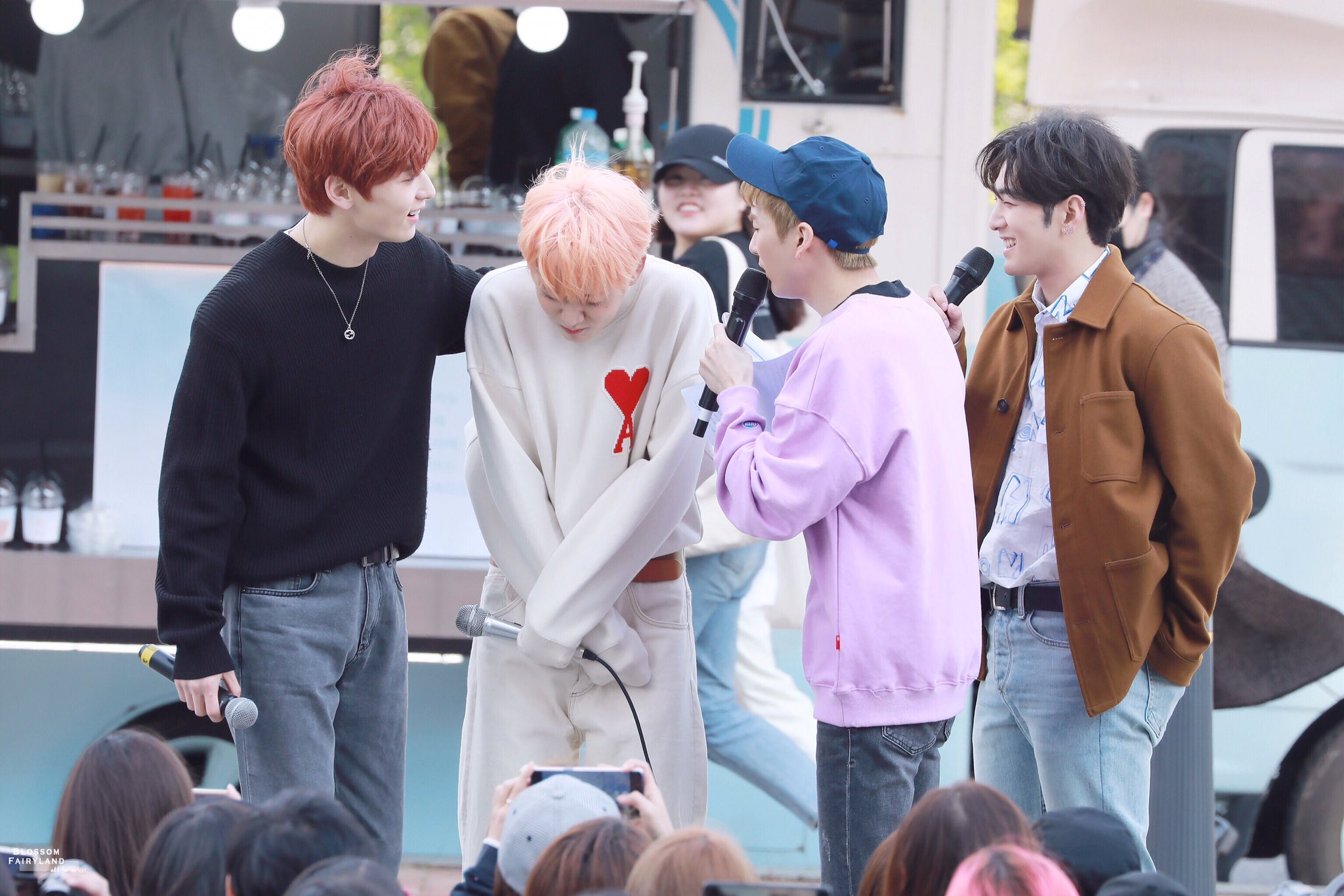 뉴이스트 순둥 분위기는 사진으로 살짝만 봐도 | 인스티즈