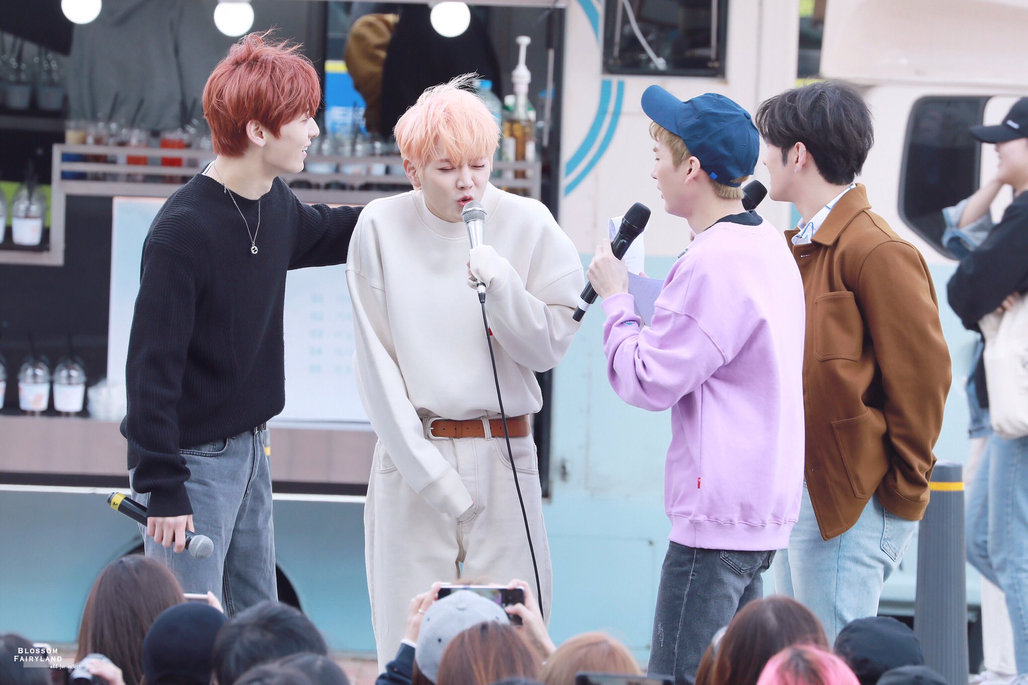 뉴이스트 순둥 분위기는 사진으로 살짝만 봐도 | 인스티즈