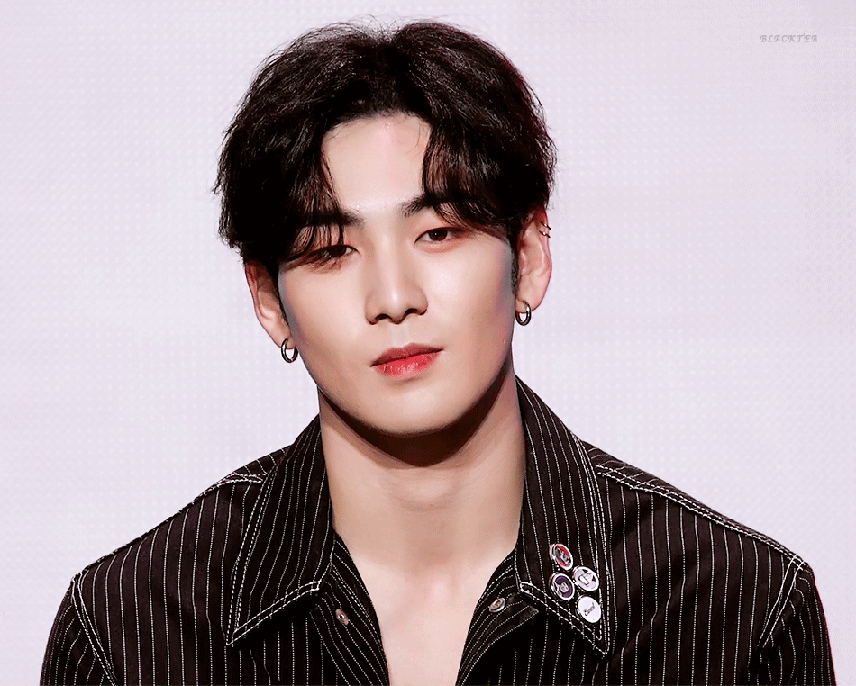 뉴이스트 강동호 볼이 이렇게 됐어 최근 쇼케이스 짤 보니까 | 인스티즈