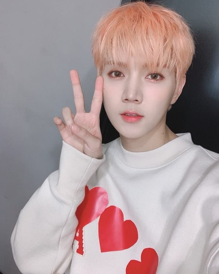 뉴이스트 오늘자 셀카 💖💖💖💖💖 | 인스티즈