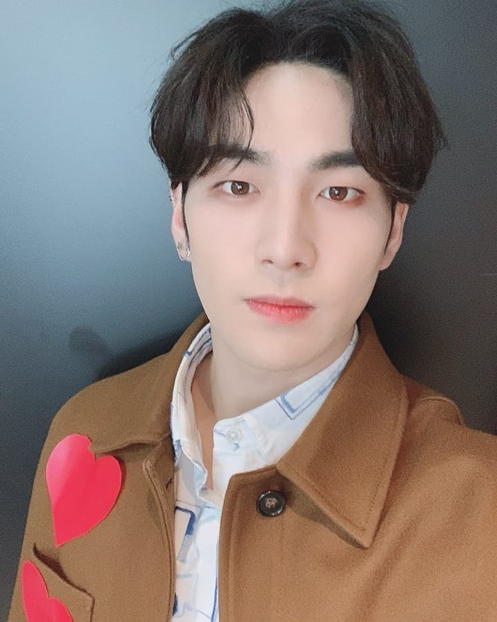 뉴이스트 오늘자 셀카 💖💖💖💖💖 | 인스티즈