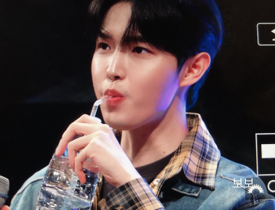 김재환 귀엽다고 하니까 반응 몬데 ㅠㅠㅠㅠㅠ | 인스티즈