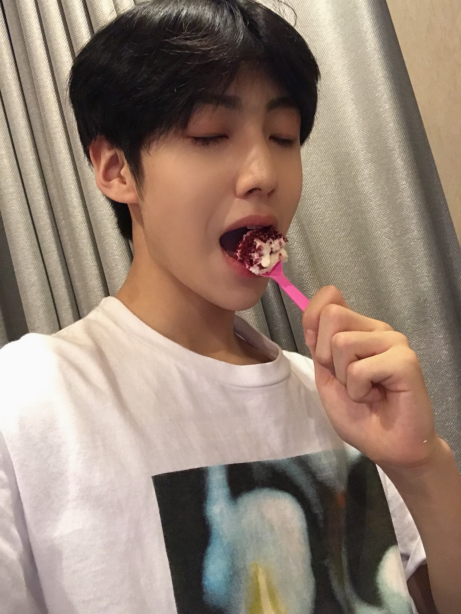 이은상 미쳤다진짜 도대체가 누구 생일인거임 ????? | 인스티즈