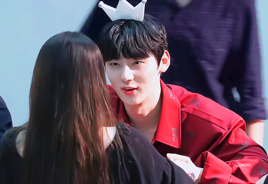 팬은 갈라하고 돌은 손을 안놔주고... | 인스티즈