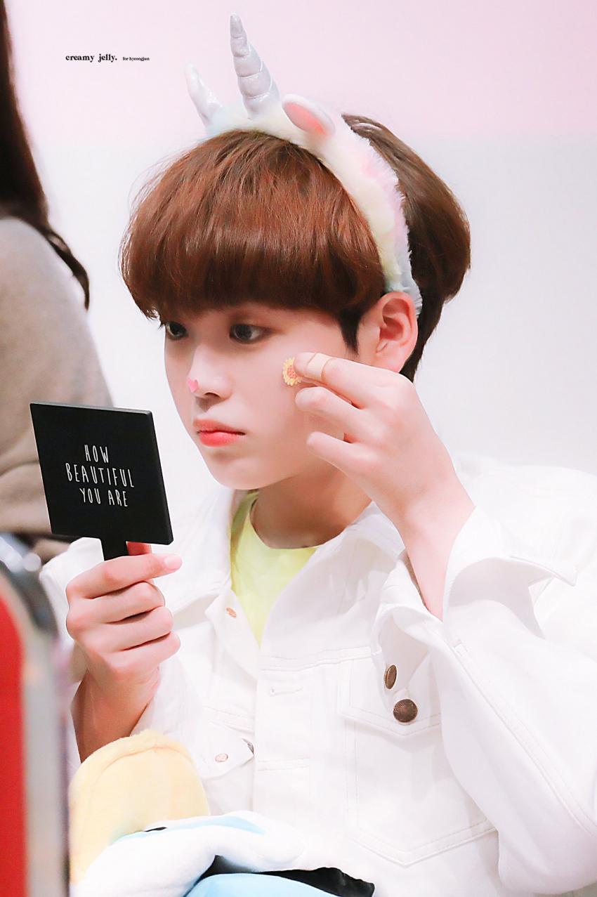 엑스원 팬싸 가는 얘들아 형준이가 스티커 매번 강탈해가니까 조심해❗️ | 인스티즈