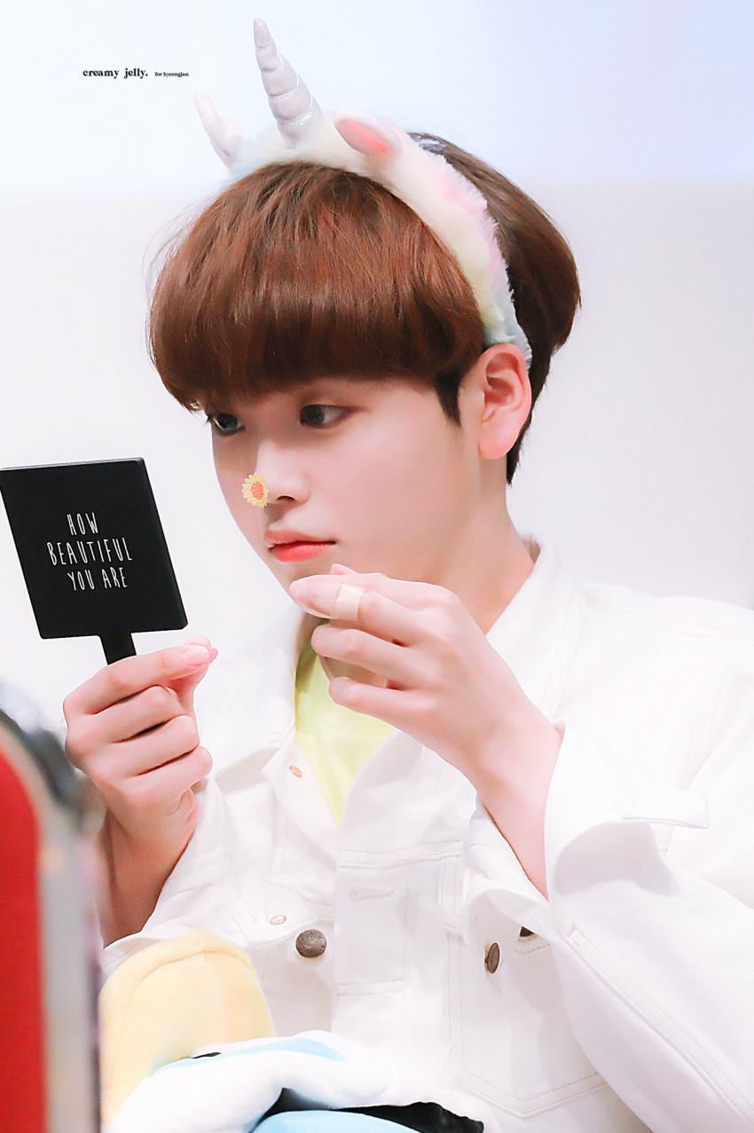 엑스원 팬싸 가는 얘들아 형준이가 스티커 매번 강탈해가니까 조심해❗️ | 인스티즈