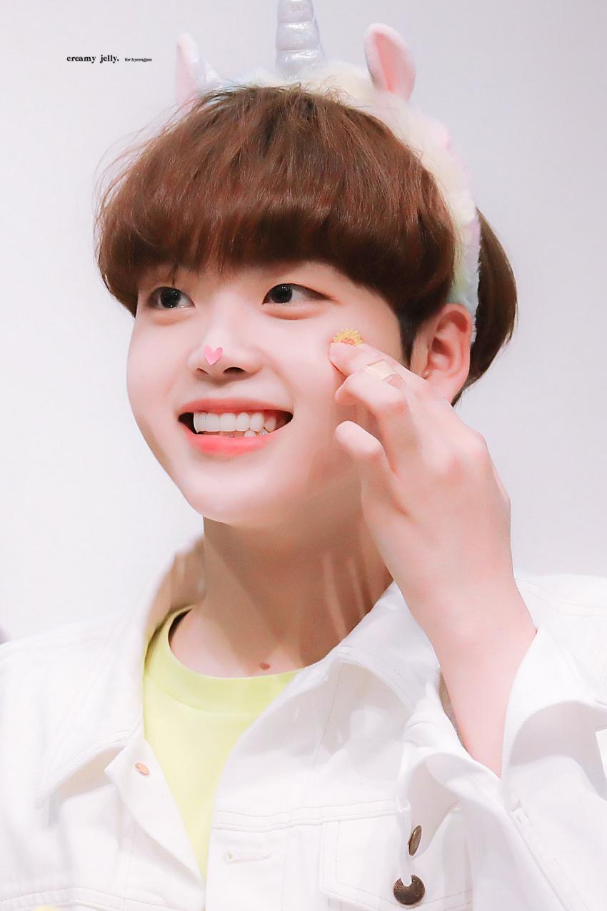 엑스원 팬싸 가는 얘들아 형준이가 스티커 매번 강탈해가니까 조심해❗️ | 인스티즈
