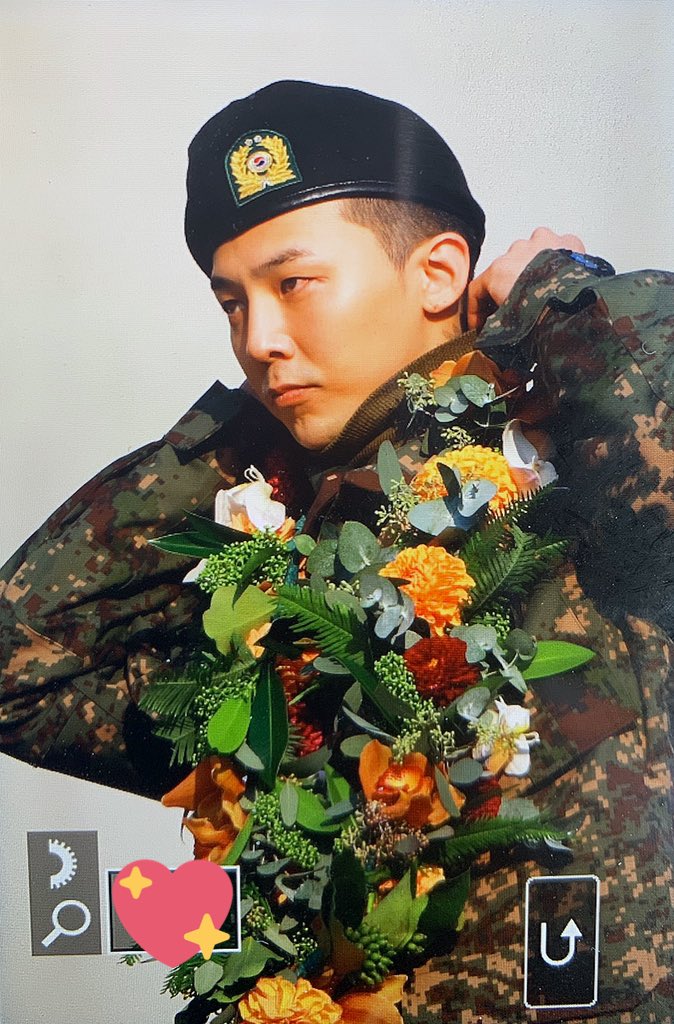 뭐가어쨌든 우리 지용이는 오늘 전역을 했구〰️〰️🥰🥰 | 인스티즈