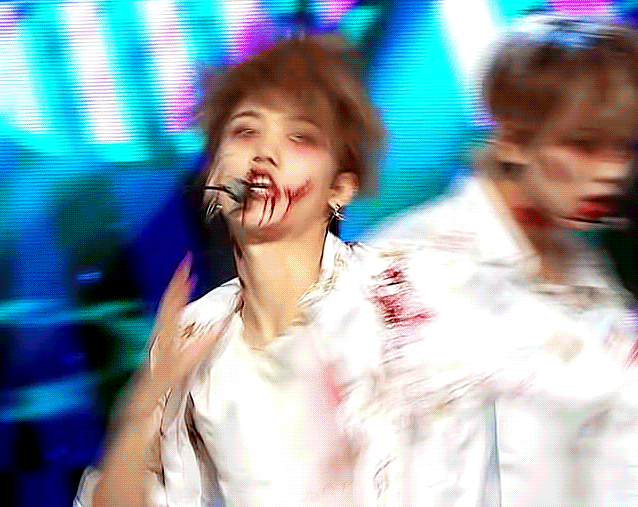 제이어스 분장에 따른 성호긋는 제스처 차이... | 인스티즈