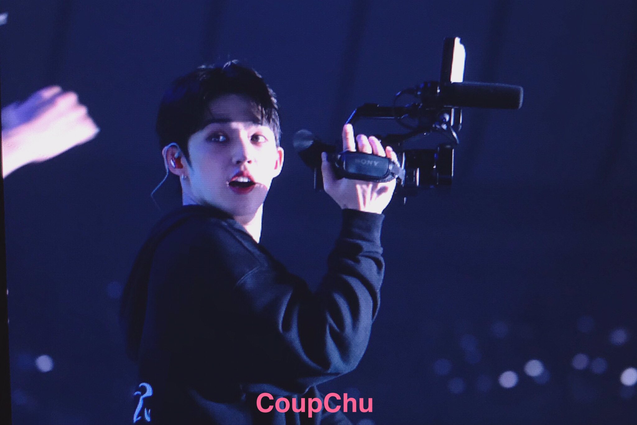 세븐틴 그 콘서트 영상 찍어주시는 분 엄청 잘생겼다 | 인스티즈