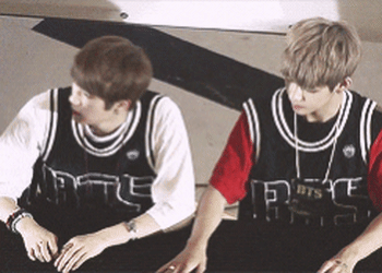 방탄 뷔 찐애기 시절부터 석진이 귀여워하는 거 ㅋㅋ | 인스티즈
