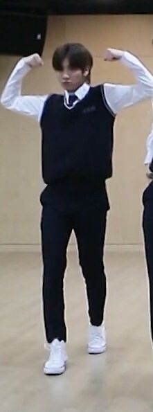 투바투보고 터프하게 943 추라니깐 자세 이렇게 된것봐 ㅋㅋㅋ | 인스티즈