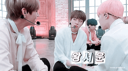 방탄 뷔랑 진.. 되게 귀엽네 ㅋㅋ 세살 차이인데 | 인스티즈